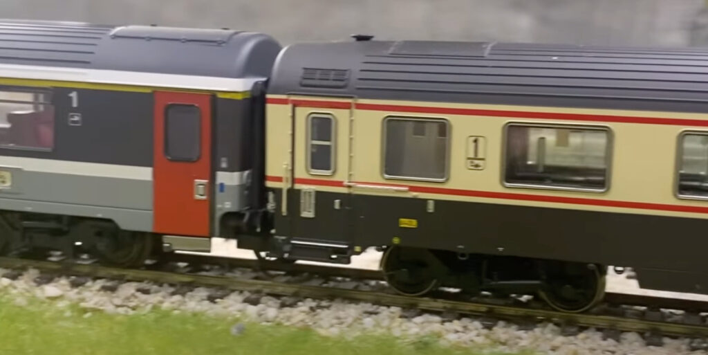 Intercity italiani con, accanto alle gran confort, carrozze Apm svizzere sbb, ed Amz austriache delle öbb