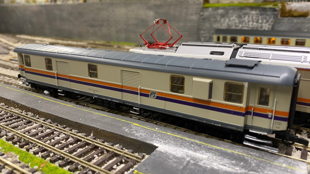 acme bagagliaio postale 1978t in stazione Trick Track