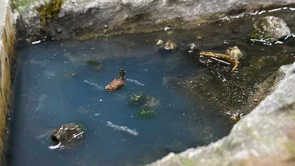 resina effetto acqua con pesci plastico Trick Track